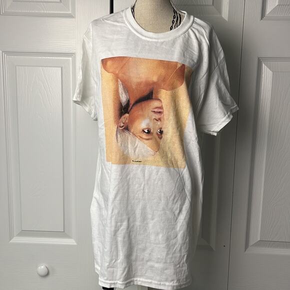 Ariana Grande Sweetener Tour 2018 Tee White Black Small - Picture 1 of 8